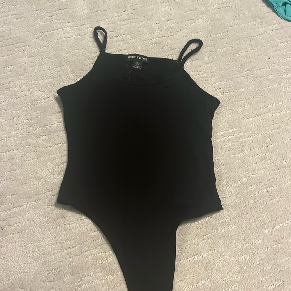 pretty little thing basic cotton blend scoop neck body suit in black